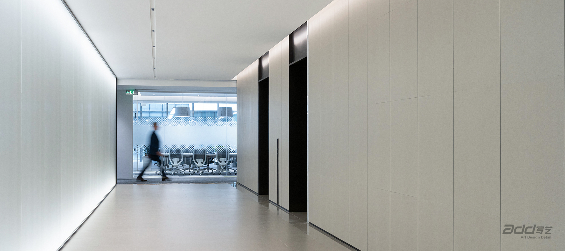 蔚來汽車(che)辦(bàn)公(gōng)樓裝(zhuang)修-走(zou)廊-pc