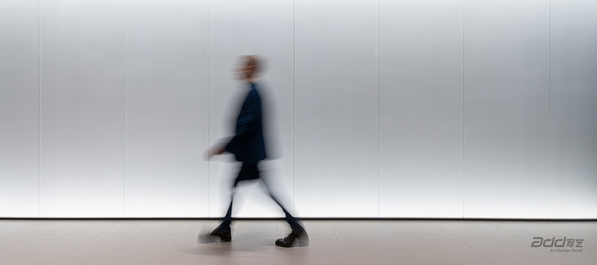 蔚來汽車(che)辦(bàn)公(gōng)樓裝(zhuang)修-走(zou)廊-pc