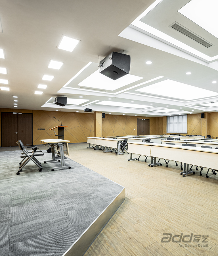 至正道化辦(bàn)公(gōng)樓裝(zhuang)修-大(da)會堂-pc