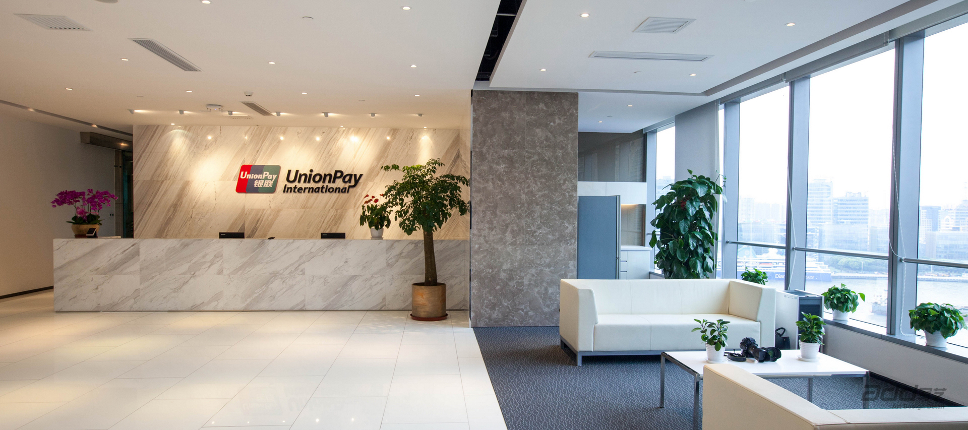 銀聯(lian)辦(bàn)公(gōng)室裝(zhuang)修-大(da)堂2-pc