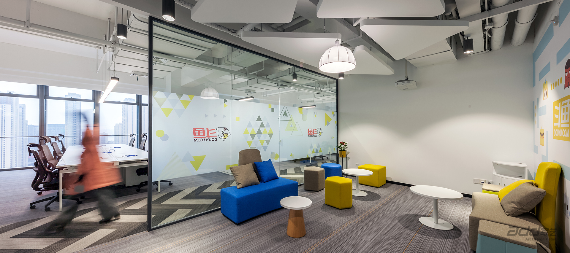 鬥魚TV辦(bàn)公(gōng)室裝(zhuang)修設(shè)計(ji) 休閑區(qu)-pc