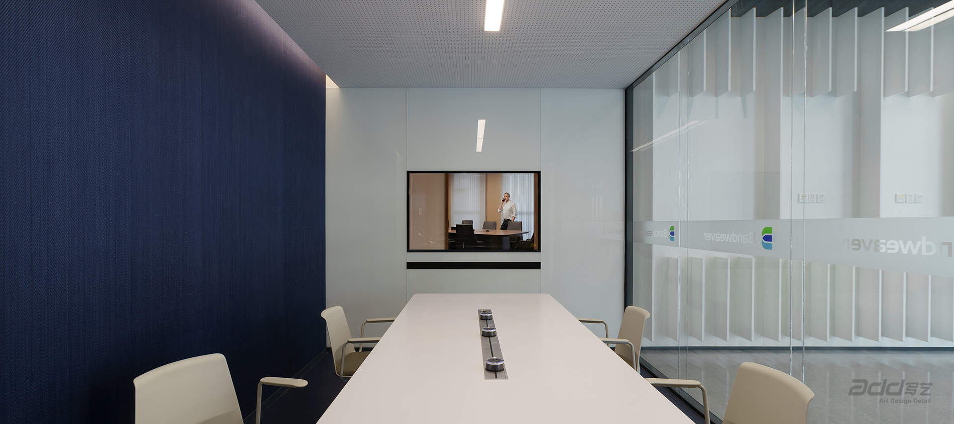 波(bo)彙科(ke)技(ji)辦(bàn)公(gōng)樓裝(zhuang)修-會議室-pc